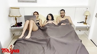 내 파트너와 섹스를 하기 위해 친구를 초대했습니다