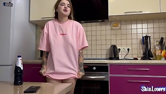 Dva Fanta In Glavna Ljubica Se Prepustita Grobemu Analnemu Seksu V Prvem Delu Svoje Ekskluzivne Porno Serije.