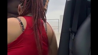 Amateur'S Big Ass Gets The Attention It Deserves In Car